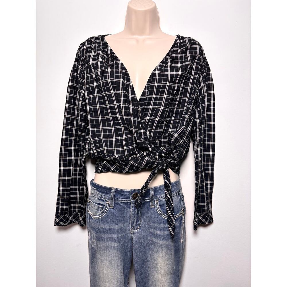 Abercrombie & Fitch Wrap Top Cropped Wide Sleeve Office Siren Minimalist